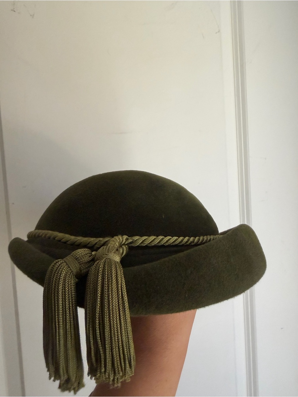 Vintage cedar crest Olive Green Tassel Trim Felt Cloche Hat made in Italy 50’s
